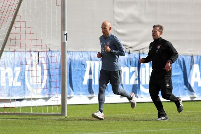 她在场上具 她在场上具